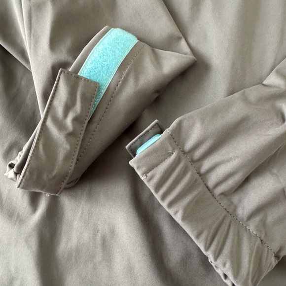 (NWT) Frontier 1/2-Zip Pullover
FRONTIER DescriptionHalf-zip ElitePerformance - Picture 9 of 11